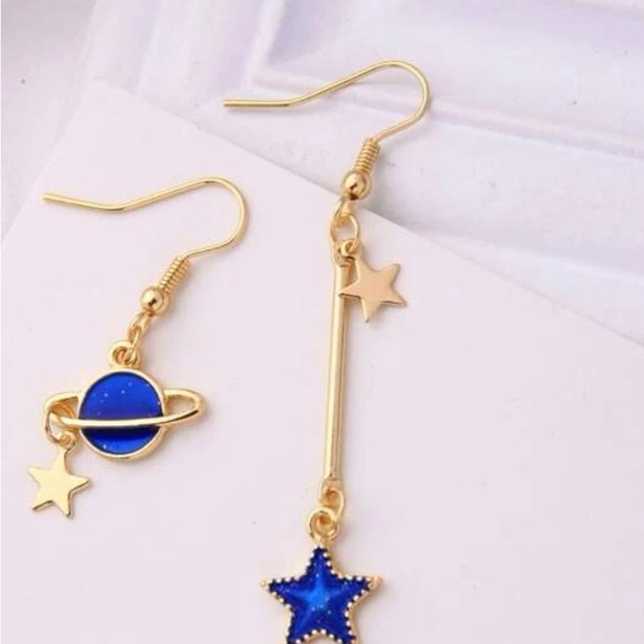 Jewelry - 🌎 Stars and Planet Dangle Earrings